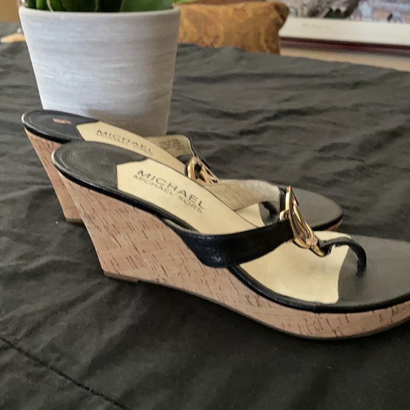 Brand New Michael Kor Wedge Sandels - Picture 2 of 7